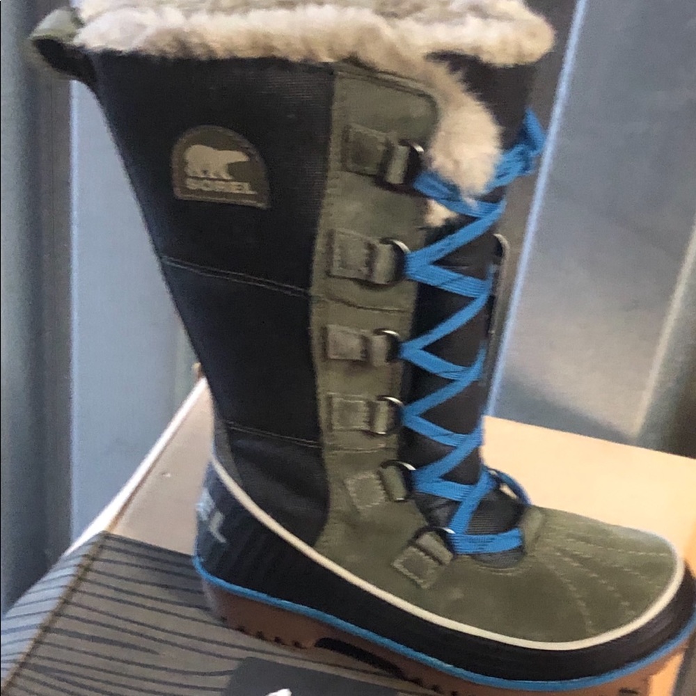 Sorel woman’s boots100% waterproof insulated.